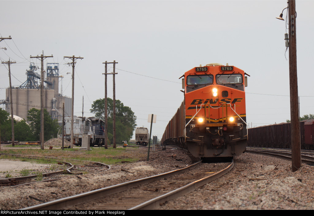 BNSF 5765